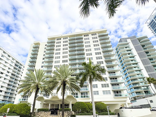 The Collins  photo 2